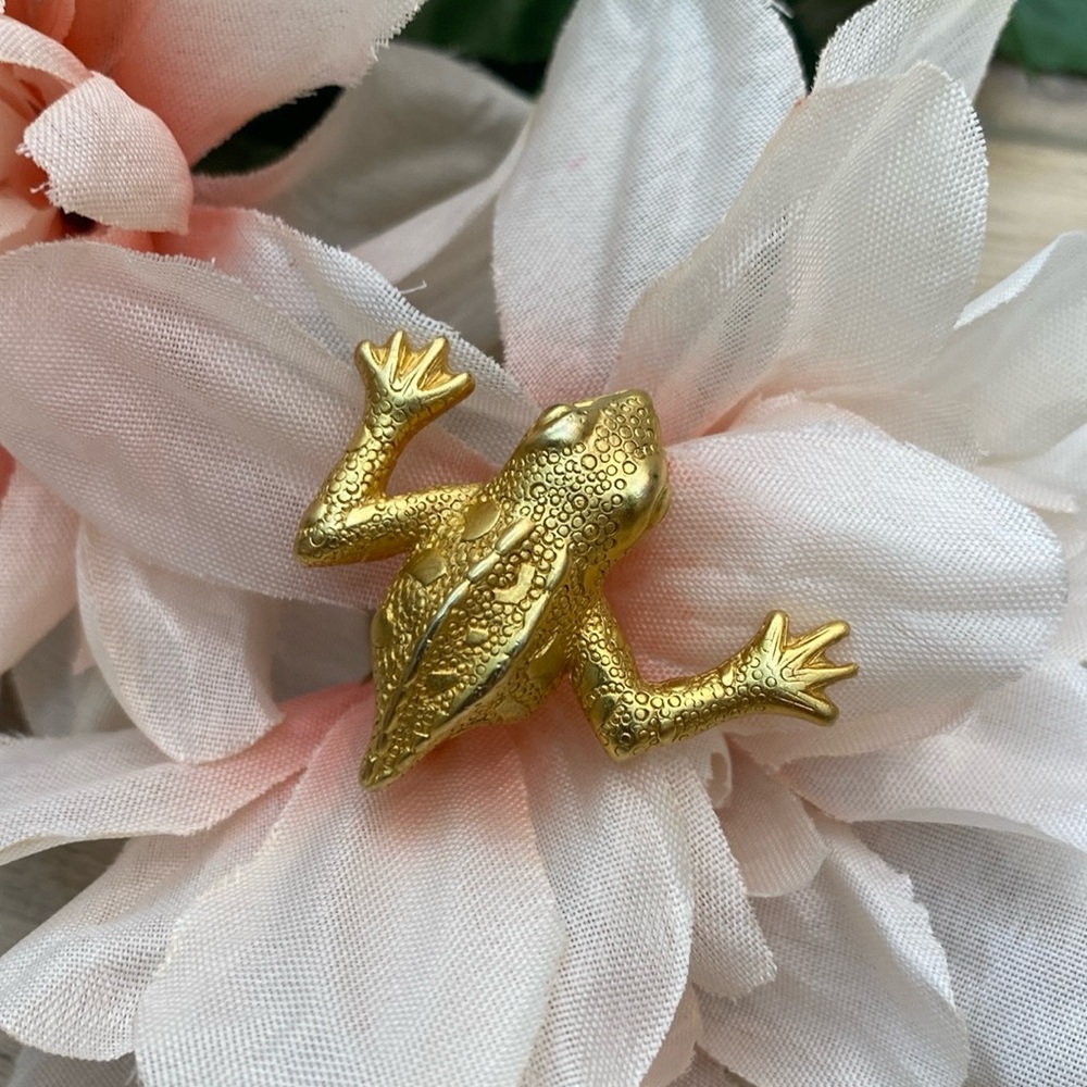 Jonette Jewelry Frog Brooch Gold Tone Animals Half Frog Pocket Pin Amphibian